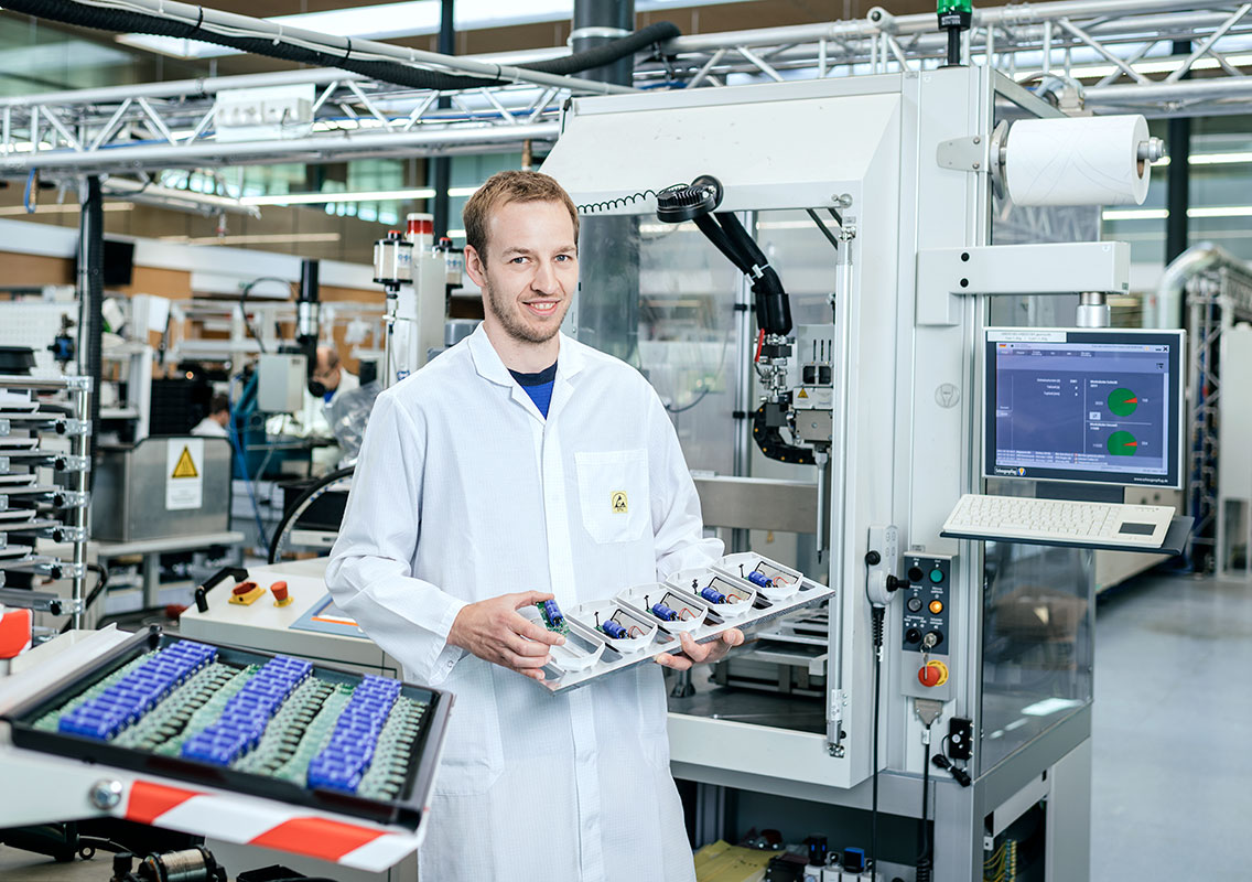 Elektronikus alkatrészek védőcserepekkel/lakkozással Kontron Austria Ebbs