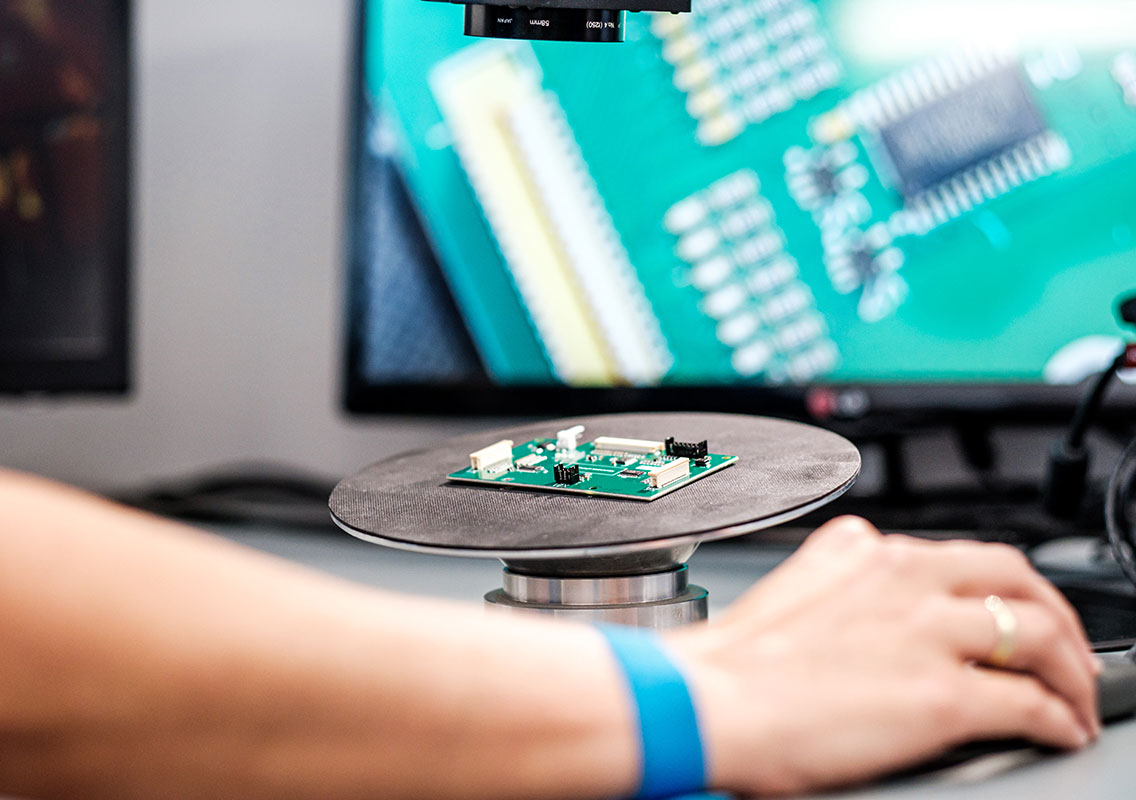 Kézi optikai ellenőrzés Kontron Electronics Hungary Tab